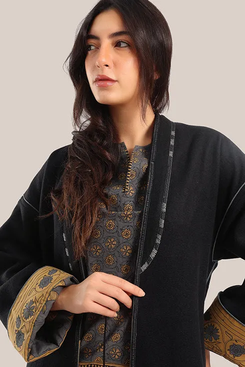 Reversible long sleeve coat in polar fleece and printed cotton with embroidered collar, and functional pockets.