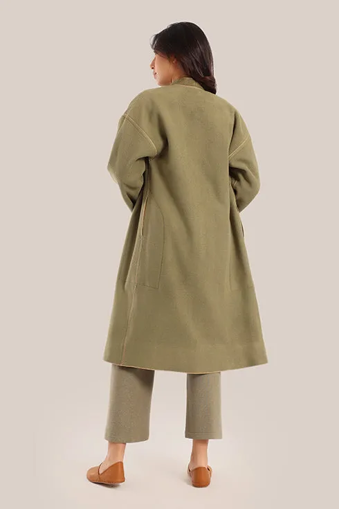 Reversible long sleeve coat in polar fleece and printed cotton with embroidered collar, and functional pockets.