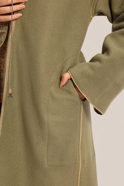 Reversible long sleeve coat in polar fleece and printed cotton with embroidered collar, and functional pockets.