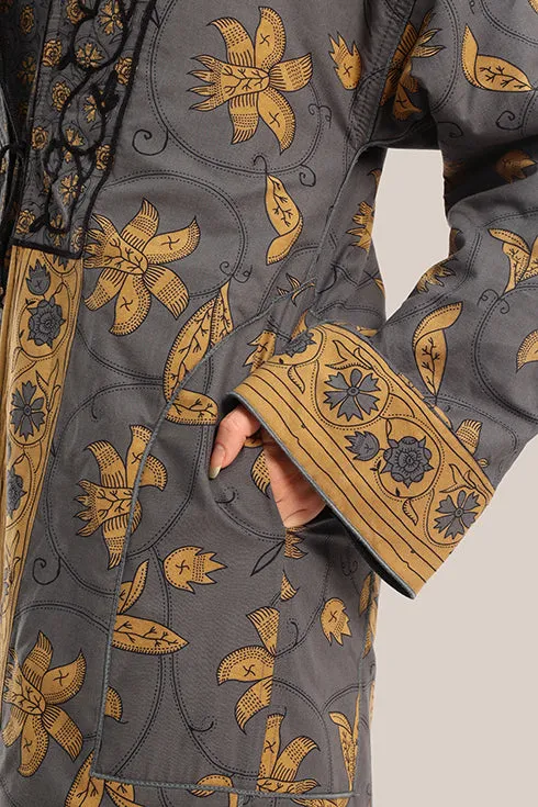 Reversible long sleeve coat in polar fleece and printed cotton with embroidered collar, and functional pockets.