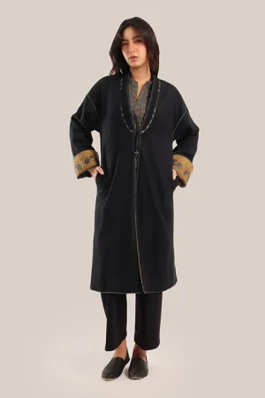 Reversible long sleeve coat in polar fleece and printed cotton with embroidered collar, and functional pockets.
